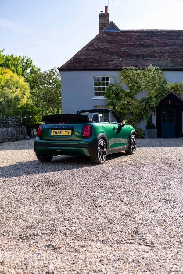 Historia de postal: MINI Cooper Convertible S en el sur de Inglaterra.