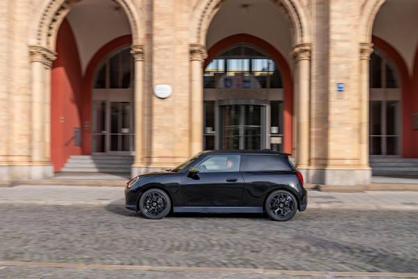 Los MINI Paul Smith Edition ya están disponibles en México en variantes eléctricas y de combustión.