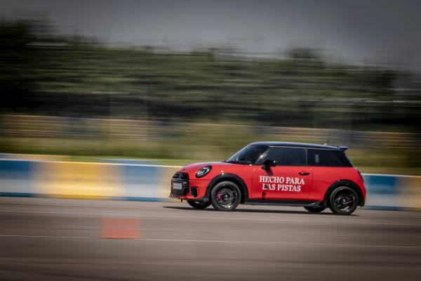MINI presenta en México dos ediciones especiales John Cooper Works durante MINI Track Days.