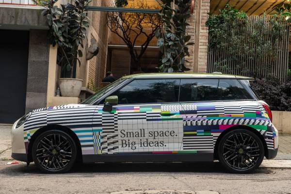 MINI explora el arte, la tecnología e innovación en ZⓈONAMACO con la Instalación Inmersiva Hyper D.
